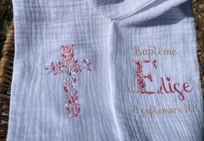 Echarpe de baptême en double gaze lettre fleurie